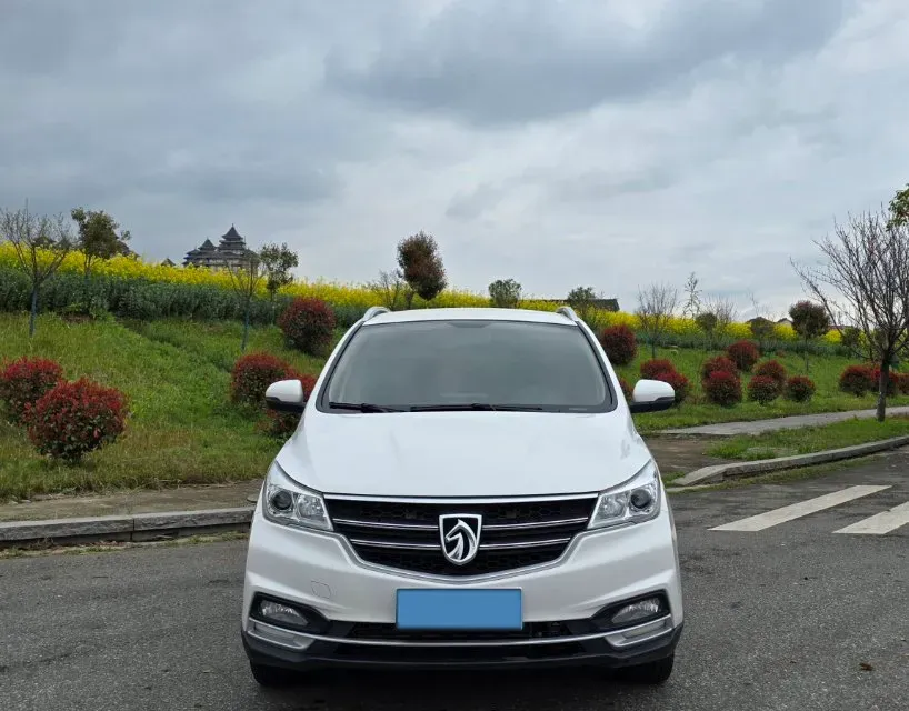 2019 BaoJun 730 1.5T 150HP L4 6DCT,autocango,china used car exporter,china ev exporter,chinese used car exporter,chinese used ev exporter