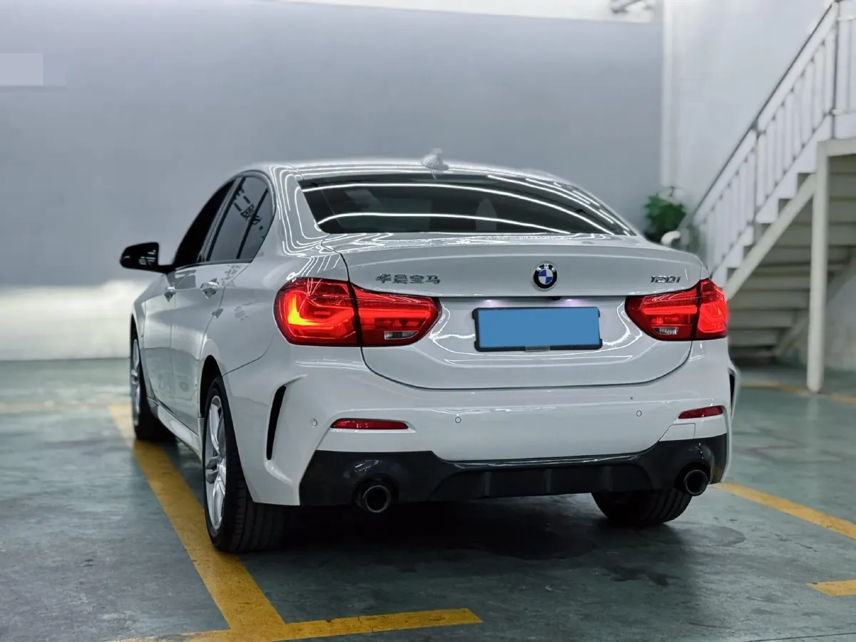 2021 BMW 1 Series 1.5T 140HP L3 7DCT,autocango,china used car exporter,china ev exporter,chinese used car exporter,chinese used ev exporter