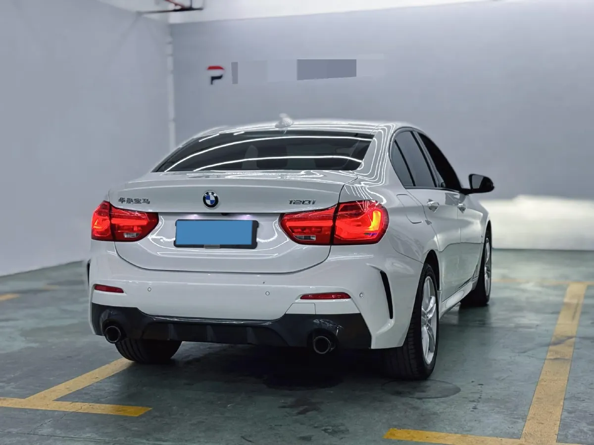 2021 BMW 1 Series 1.5T 140HP L3 7DCT,autocango,china used car exporter,china ev exporter,chinese used car exporter,chinese used ev exporter