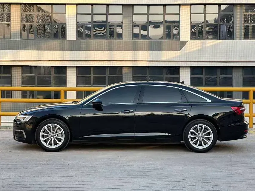 2021 Audi A6L 2.0T 190HP L4 7DCT,autocango,china used car exporter,china ev exporter,chinese used car exporter,chinese used ev exporter
