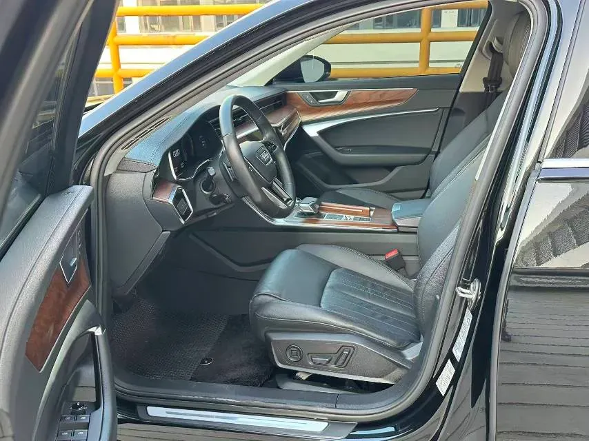 2021 Audi A6L 2.0T 190HP L4 7DCT,autocango,china used car exporter,china ev exporter,chinese used car exporter,chinese used ev exporter