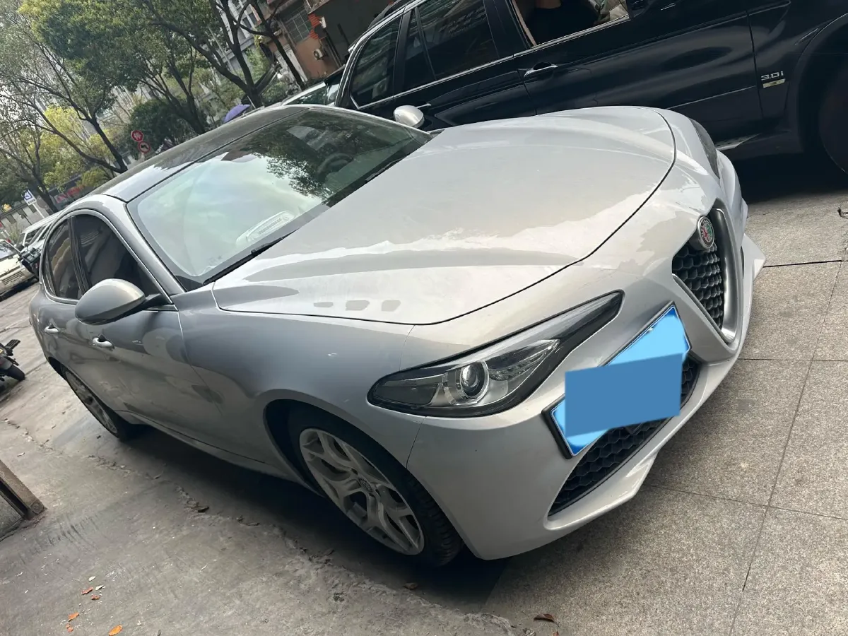 2020 Alfa Romeo Giulia 2.0T 280HP L4 8AT,autocango,china used car exporter,china ev exporter,chinese used car exporter,chinese used ev exporter