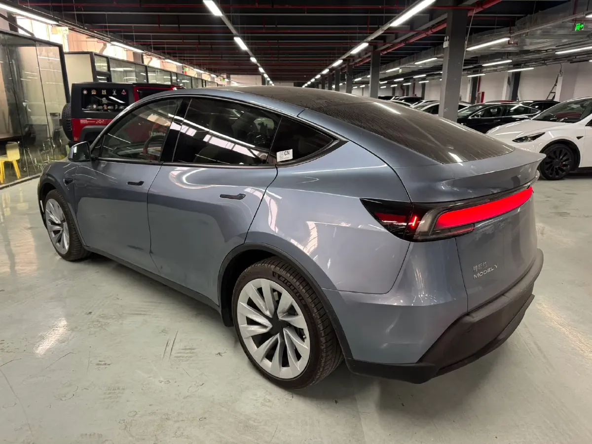 2025 Tesla Model Y BEV 62.5KWH,autocango,china used car exporter,china ev exporter,chinese used car exporter,chinese used ev exporter