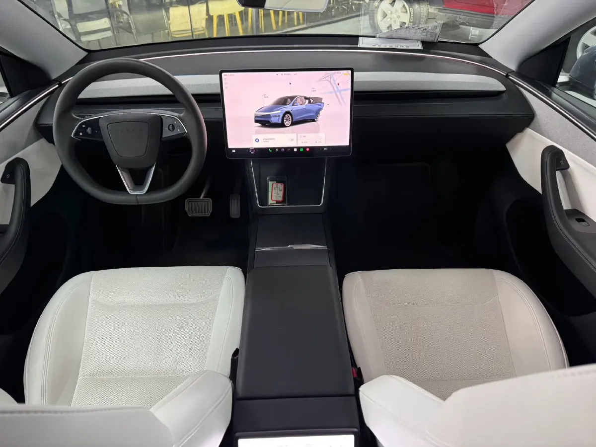 2025 Tesla Model Y BEV 62.5KWH,autocango,china used car exporter,china ev exporter,chinese used car exporter,chinese used ev exporter