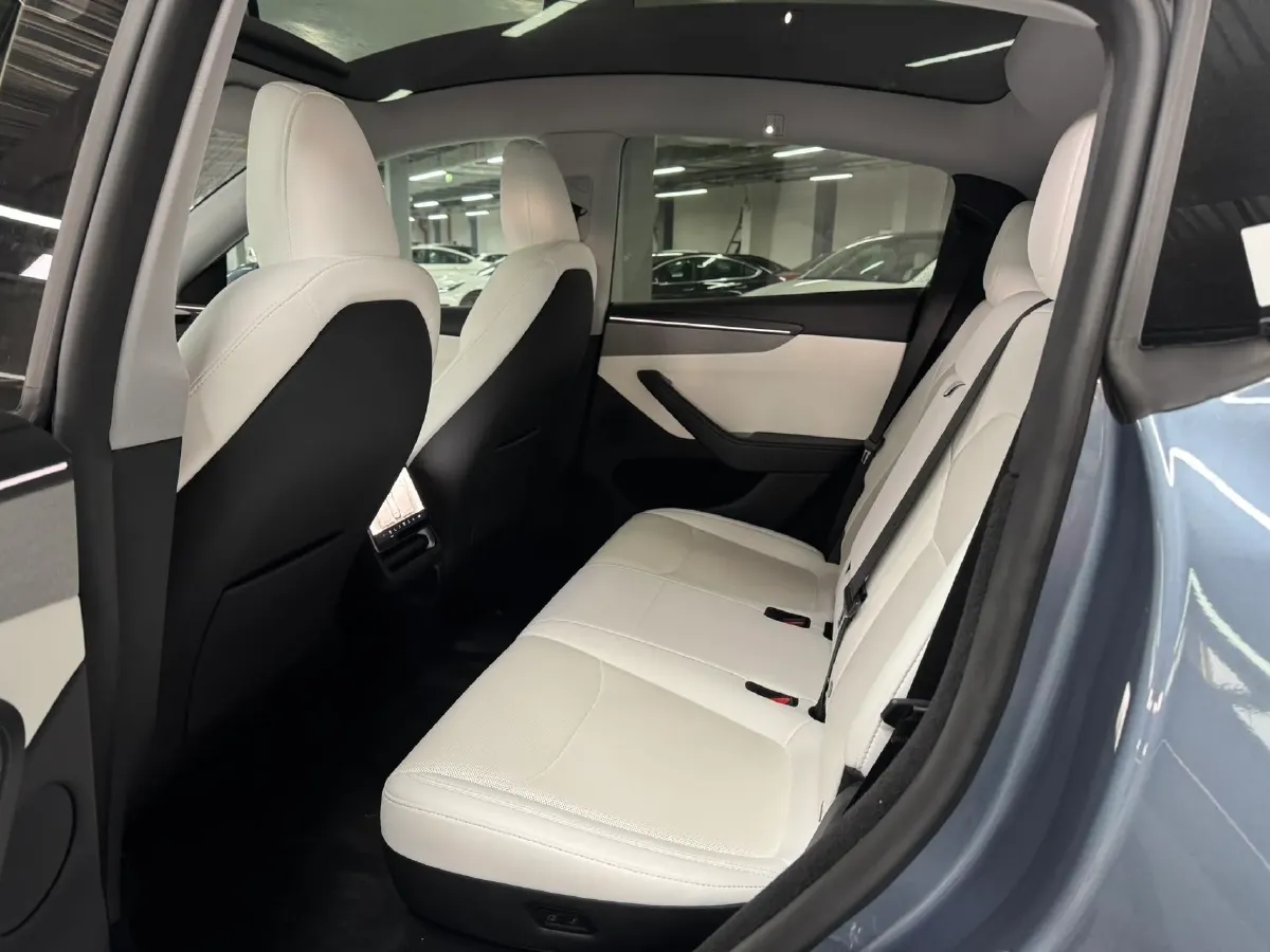 2025 Tesla Model Y BEV 62.5KWH,autocango,china used car exporter,china ev exporter,chinese used car exporter,chinese used ev exporter