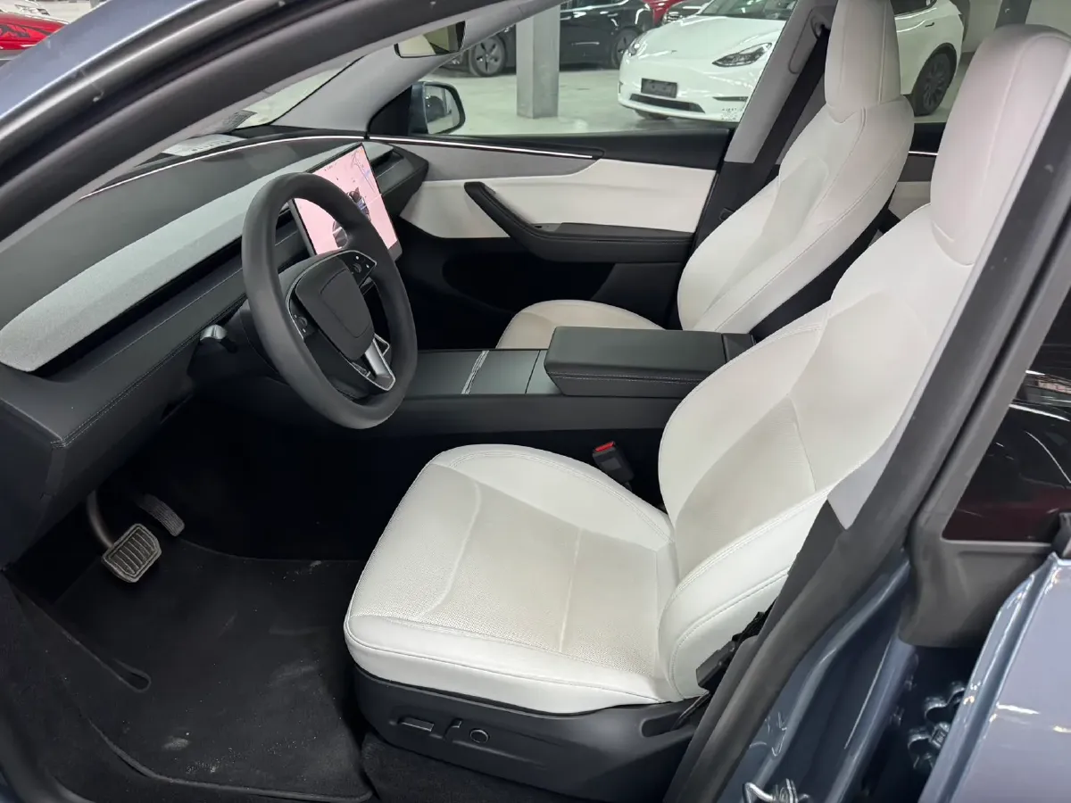 2025 Tesla Model Y BEV 62.5KWH,autocango,china used car exporter,china ev exporter,chinese used car exporter,chinese used ev exporter