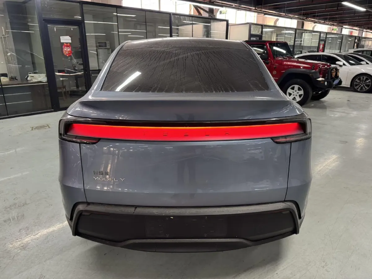 2025 Tesla Model Y BEV 62.5KWH,autocango,china used car exporter,china ev exporter,chinese used car exporter,chinese used ev exporter