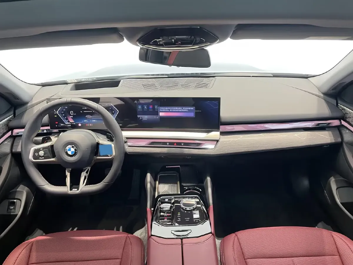 2025 BMW 5 Series 2.0T 258HP L4 8AT,autocango,china used car exporter,china ev exporter,chinese used car exporter,chinese used ev exporter