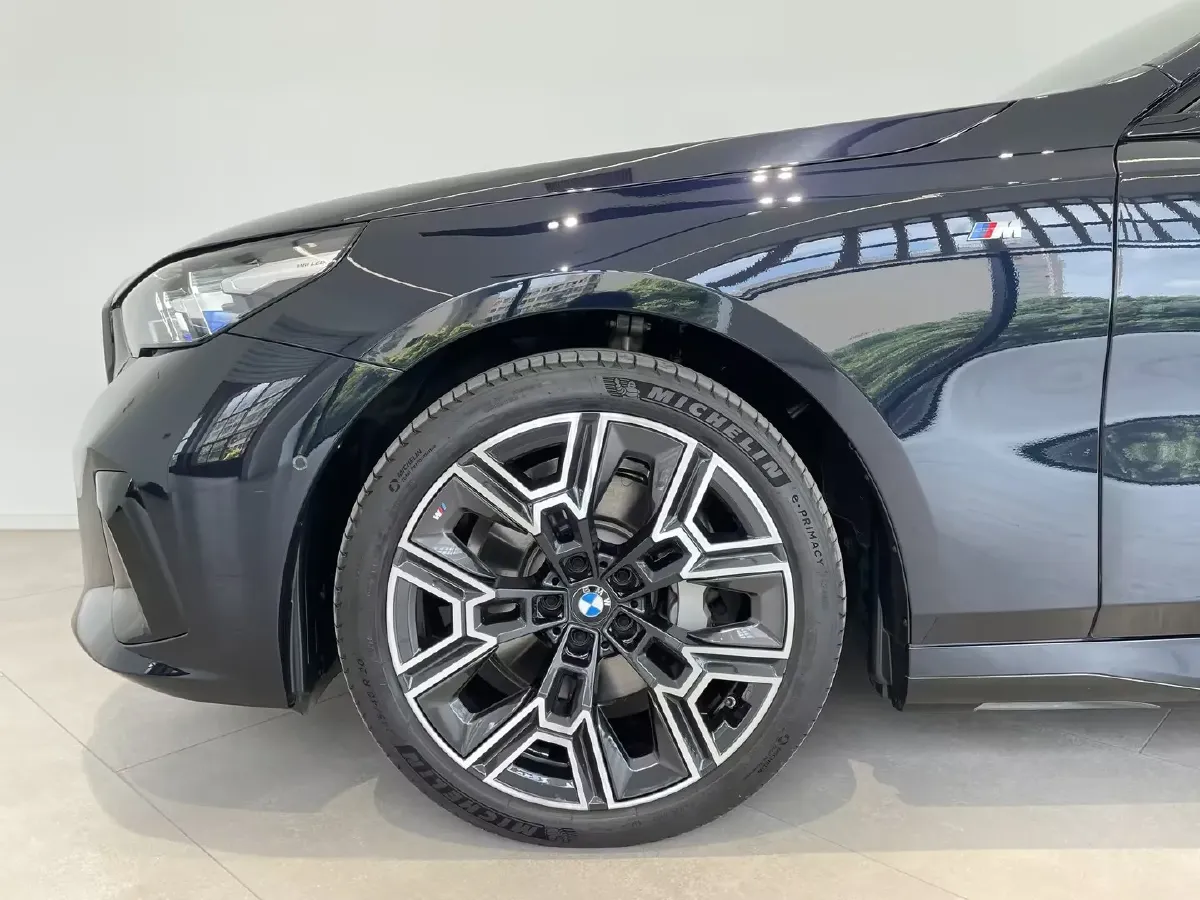 2025 BMW 5 Series 2.0T 258HP L4 8AT,autocango,china used car exporter,china ev exporter,chinese used car exporter,chinese used ev exporter