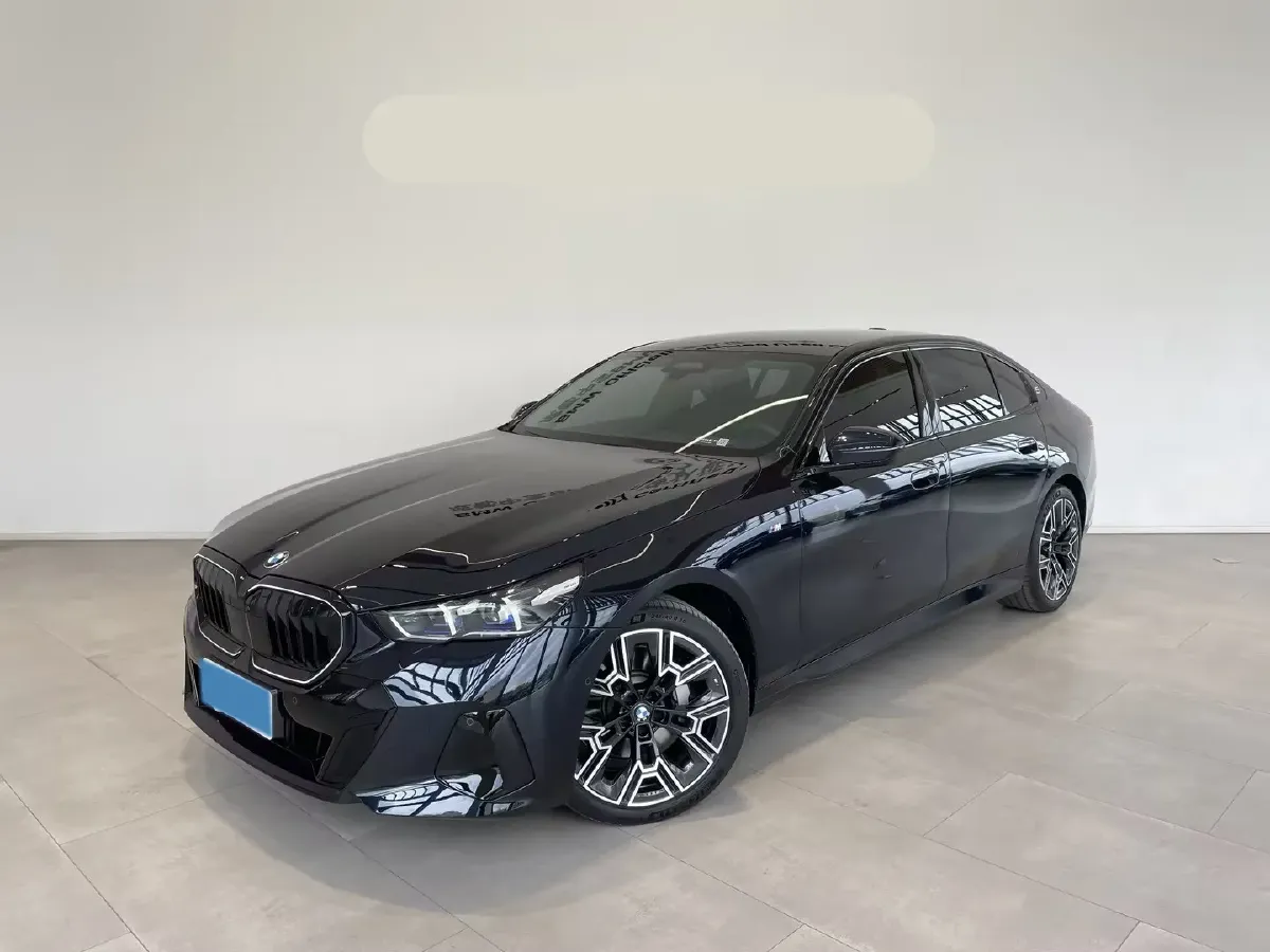 2025 BMW 5 Series 2.0T 258HP L4 8AT,autocango,china used car exporter,china ev exporter,chinese used car exporter,chinese used ev exporter