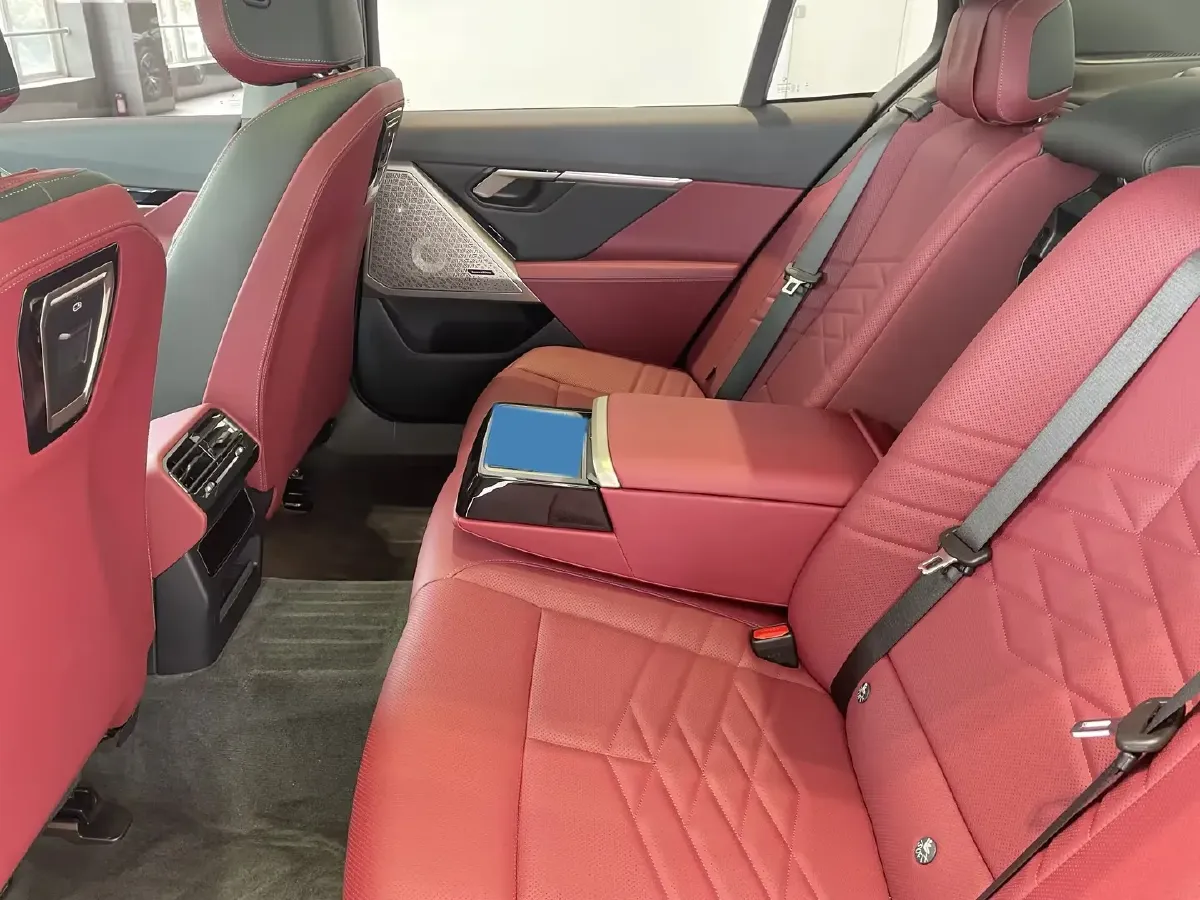 2025 BMW 5 Series 2.0T 258HP L4 8AT,autocango,china used car exporter,china ev exporter,chinese used car exporter,chinese used ev exporter