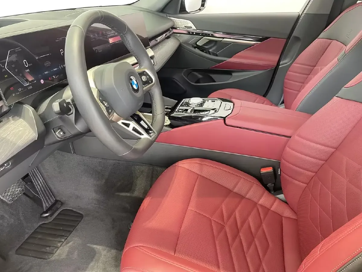 2025 BMW 5 Series 2.0T 258HP L4 8AT,autocango,china used car exporter,china ev exporter,chinese used car exporter,chinese used ev exporter