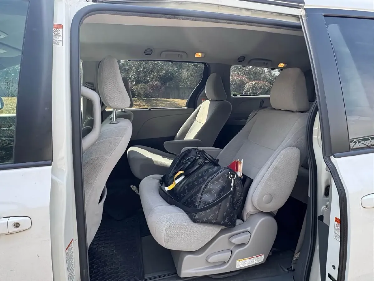 2017 Peugeot 5008 1.6T 167HP L4 6AT,autocango,china used car exporter,china ev exporter,chinese used car exporter,chinese used ev exporter