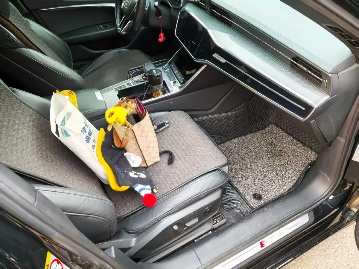 2021 Audi A6L 2.0T 224HP L4 7DCT,autocango,china used car exporter,china ev exporter,chinese used car exporter,chinese used ev exporter