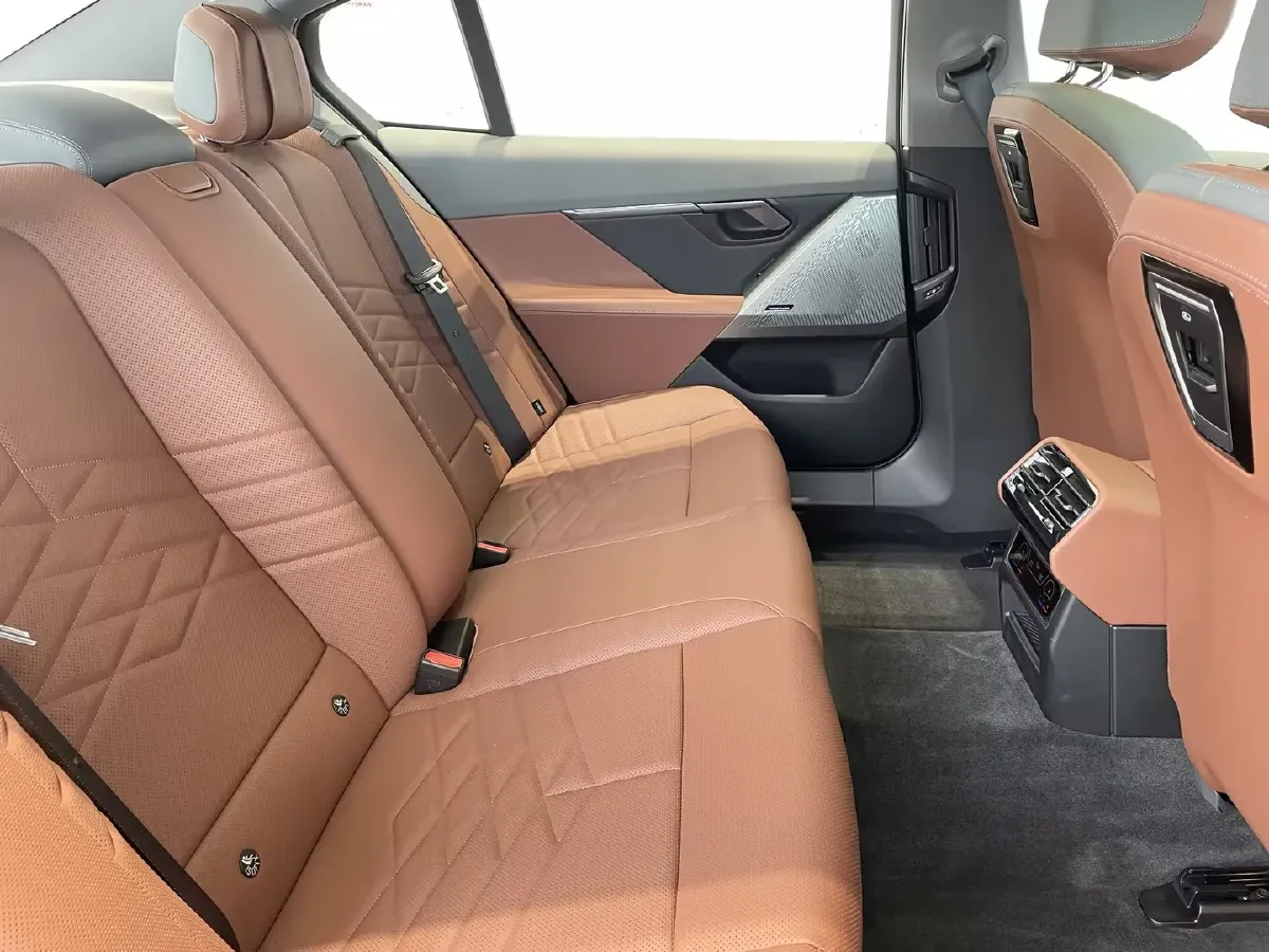 2025 BMW i5 BEV 96.96KWH,autocango,china used car exporter,china ev exporter,chinese used car exporter,chinese used ev exporter