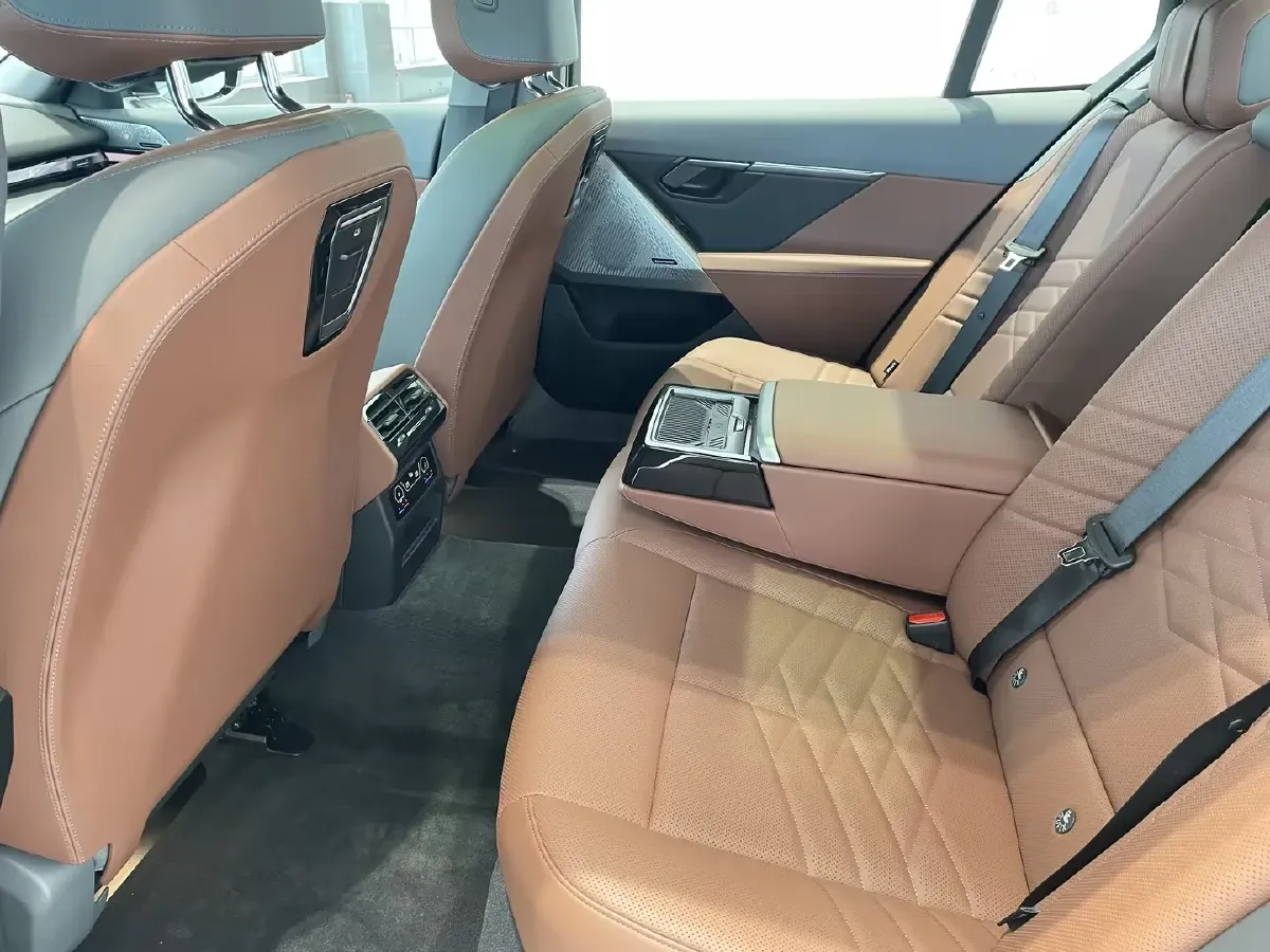 2025 BMW i5 BEV 96.96KWH,autocango,china used car exporter,china ev exporter,chinese used car exporter,chinese used ev exporter