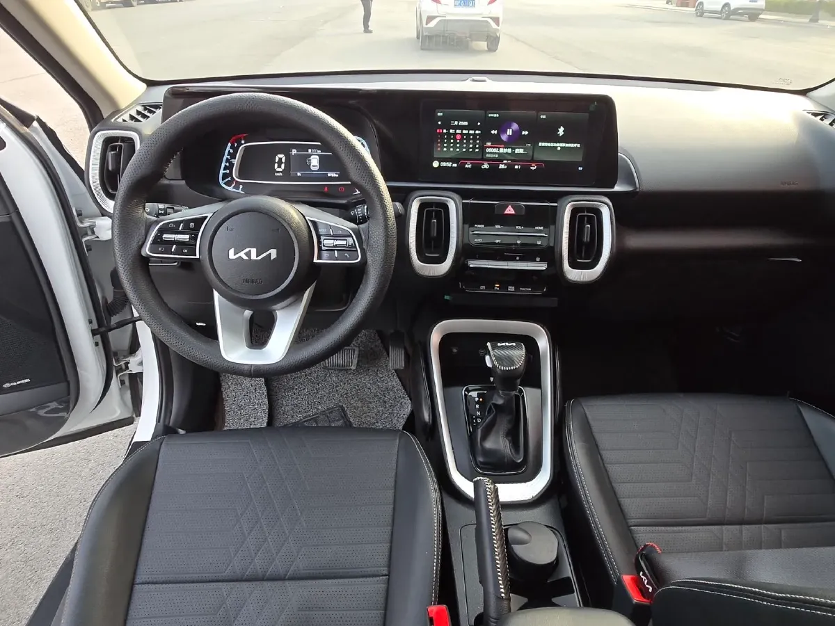 2024 Kia Sonet 1.5L 115HP L4 CVT,autocango,china used car exporter,china ev exporter,chinese used car exporter,chinese used ev exporter