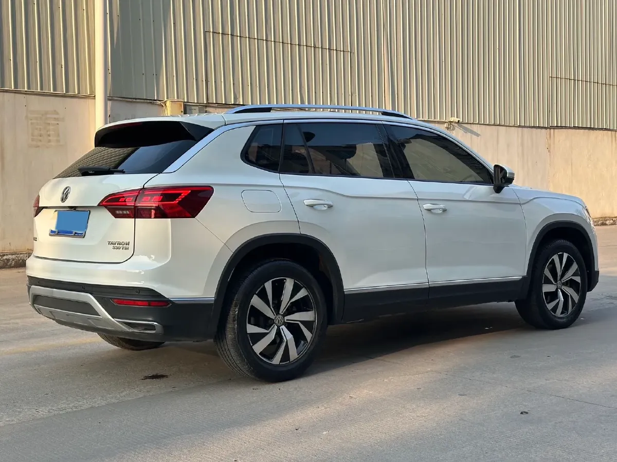 2019 Jeep Cherokee 2.0T 234HP L4 9AT,autocango,china used car exporter,china ev exporter,chinese used car exporter,chinese used ev exporter