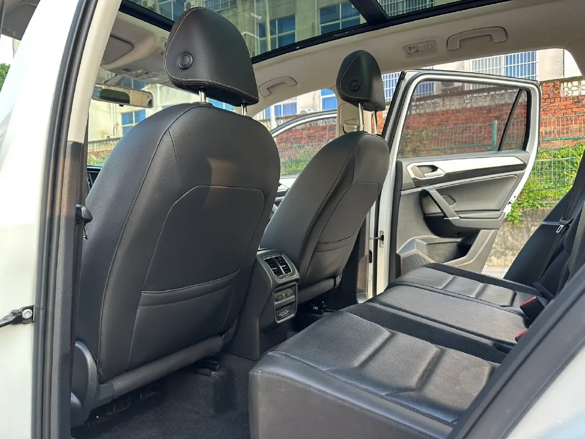 2019 Jeep Cherokee 2.0T 234HP L4 9AT,autocango,china used car exporter,china ev exporter,chinese used car exporter,chinese used ev exporter