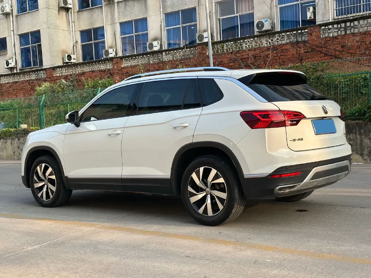 2019 Jeep Cherokee 2.0T 234HP L4 9AT,autocango,china used car exporter,china ev exporter,chinese used car exporter,chinese used ev exporter
