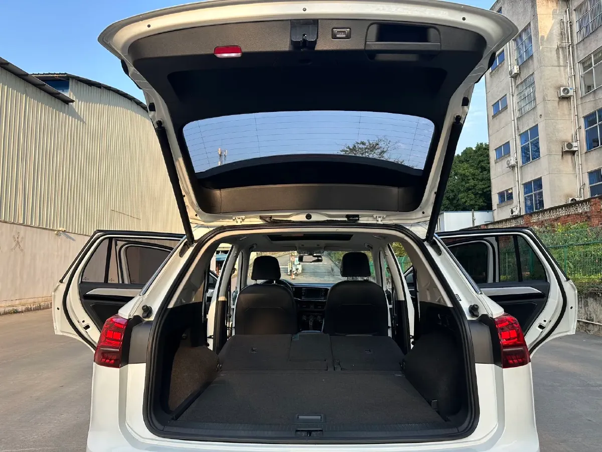 2019 Jeep Cherokee 2.0T 234HP L4 9AT,autocango,china used car exporter,china ev exporter,chinese used car exporter,chinese used ev exporter