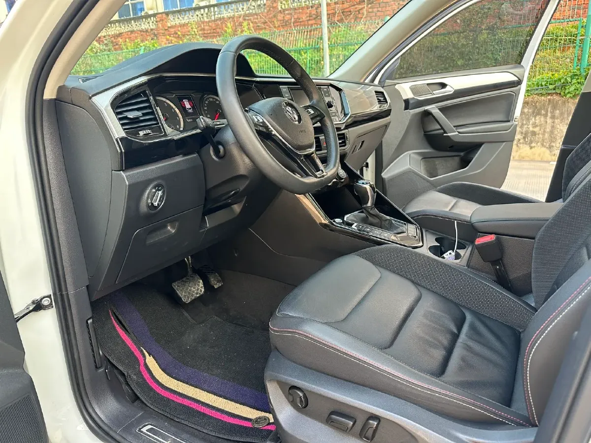 2019 Jeep Cherokee 2.0T 234HP L4 9AT,autocango,china used car exporter,china ev exporter,chinese used car exporter,chinese used ev exporter