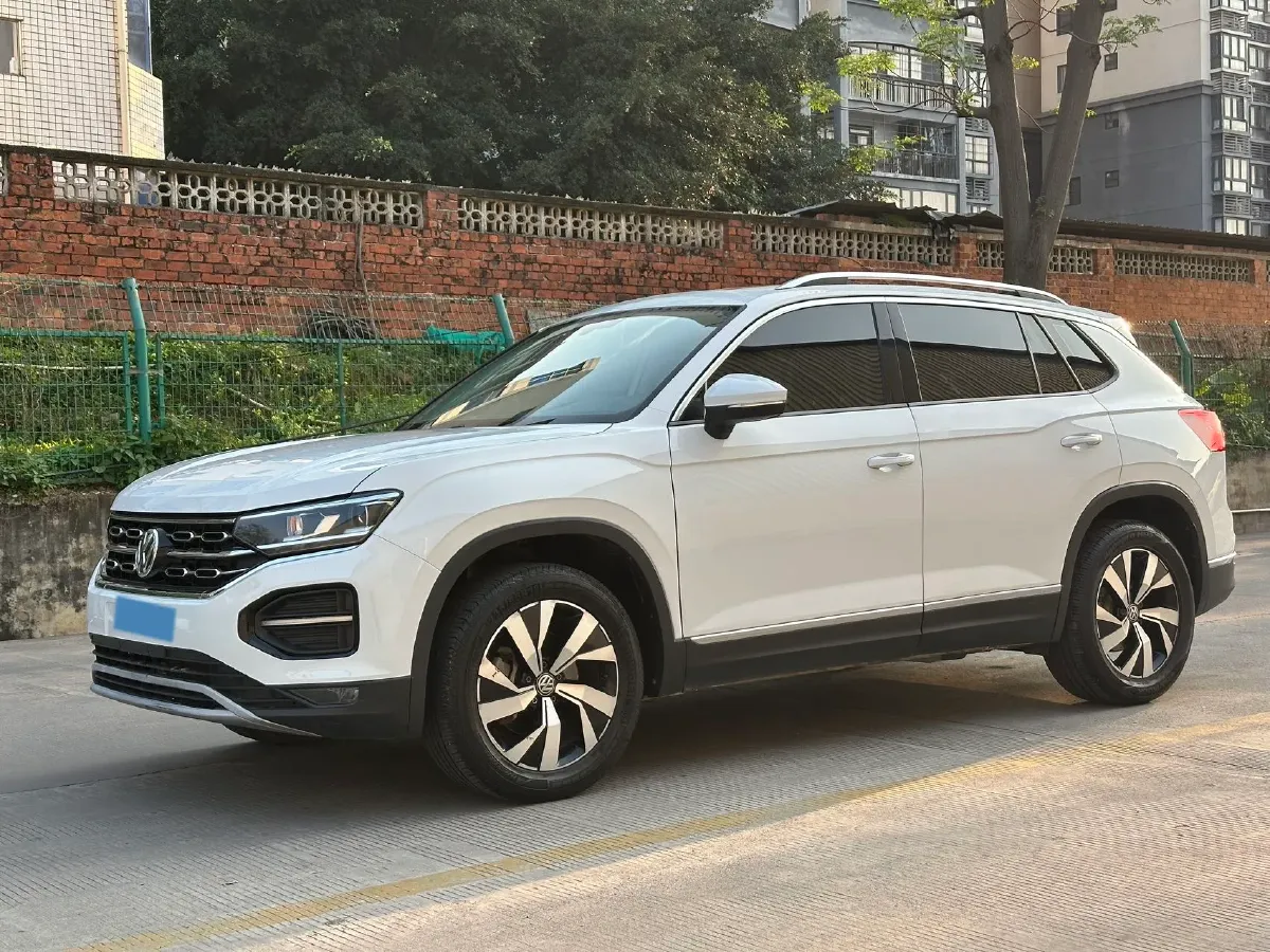 2019 Jeep Cherokee 2.0T 234HP L4 9AT,autocango,china used car exporter,china ev exporter,chinese used car exporter,chinese used ev exporter