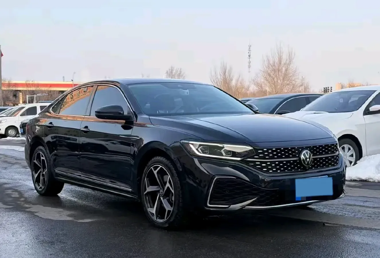 2024 Volkswagen Passat 2.0T 220HP L4 7DCT,autocango,china used car exporter,china ev exporter,chinese used car exporter,chinese used ev exporter