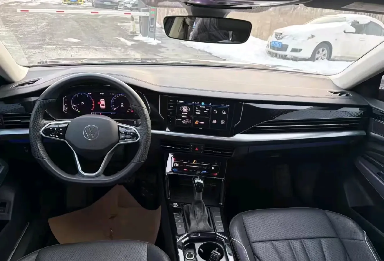 2024 Volkswagen Passat 2.0T 220HP L4 7DCT,autocango,china used car exporter,china ev exporter,chinese used car exporter,chinese used ev exporter