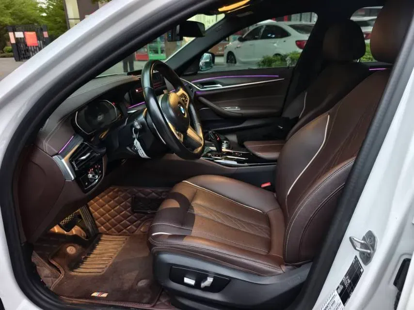 2022 BMW 5 Series 2.0T 252HP L4 8AT,autocango,china used car exporter,china ev exporter,chinese used car exporter,chinese used ev exporter