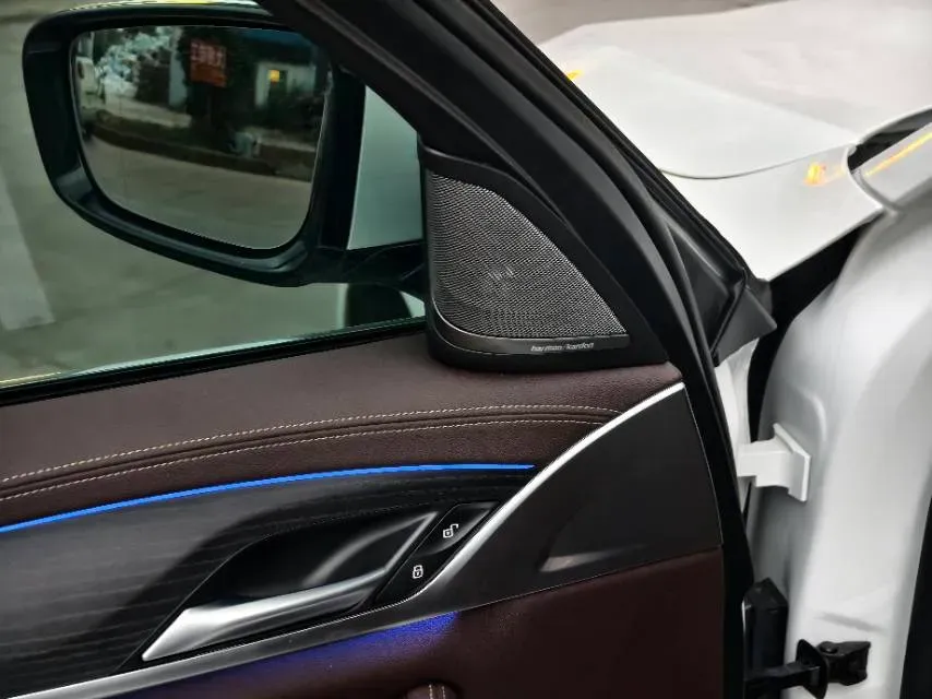 2022 BMW 5 Series 2.0T 252HP L4 8AT,autocango,china used car exporter,china ev exporter,chinese used car exporter,chinese used ev exporter