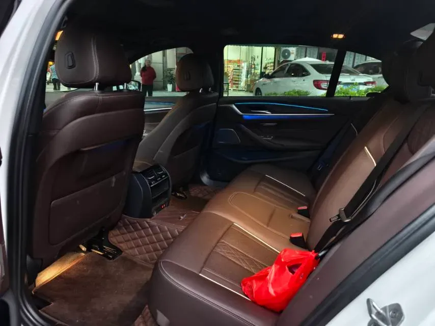 2022 BMW 5 Series 2.0T 252HP L4 8AT,autocango,china used car exporter,china ev exporter,chinese used car exporter,chinese used ev exporter