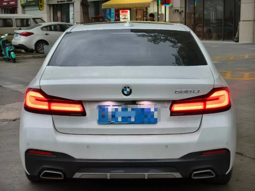 2022 BMW 5 Series 2.0T 252HP L4 8AT,autocango,china used car exporter,china ev exporter,chinese used car exporter,chinese used ev exporter