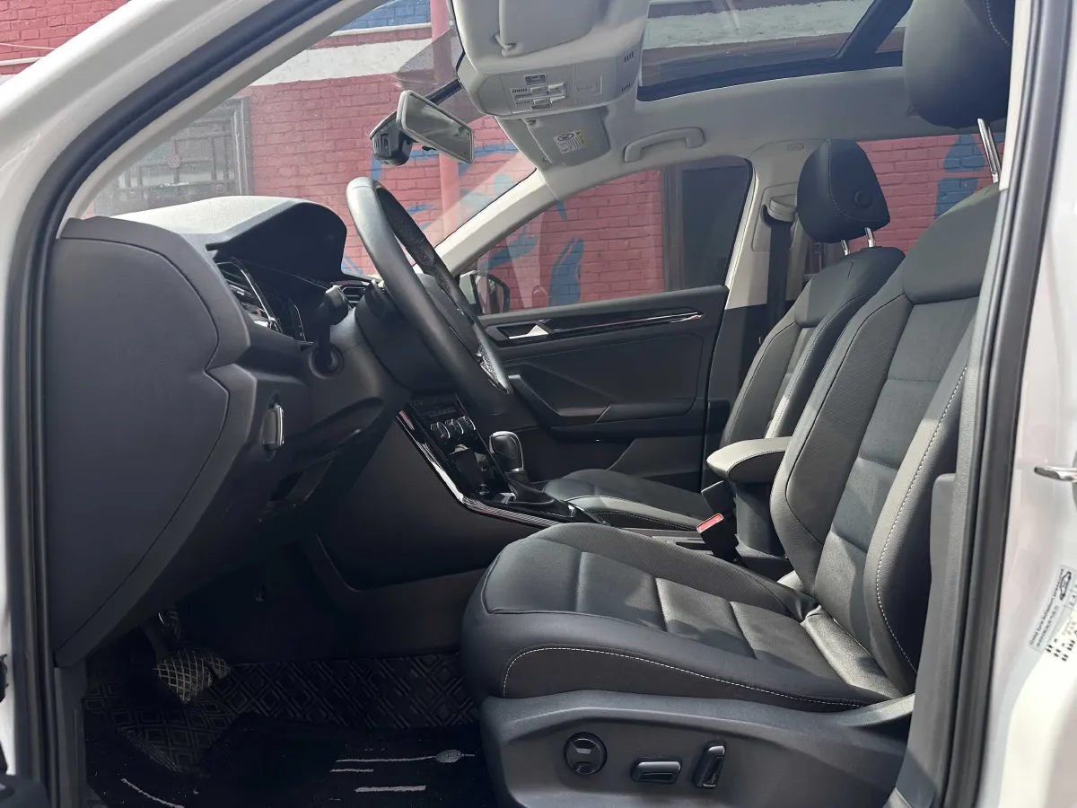 2022 Volkswagen T-Roc 1.4T 150HP L4 7DCT,autocango,china used car exporter,china ev exporter,chinese used car exporter,chinese used ev exporter