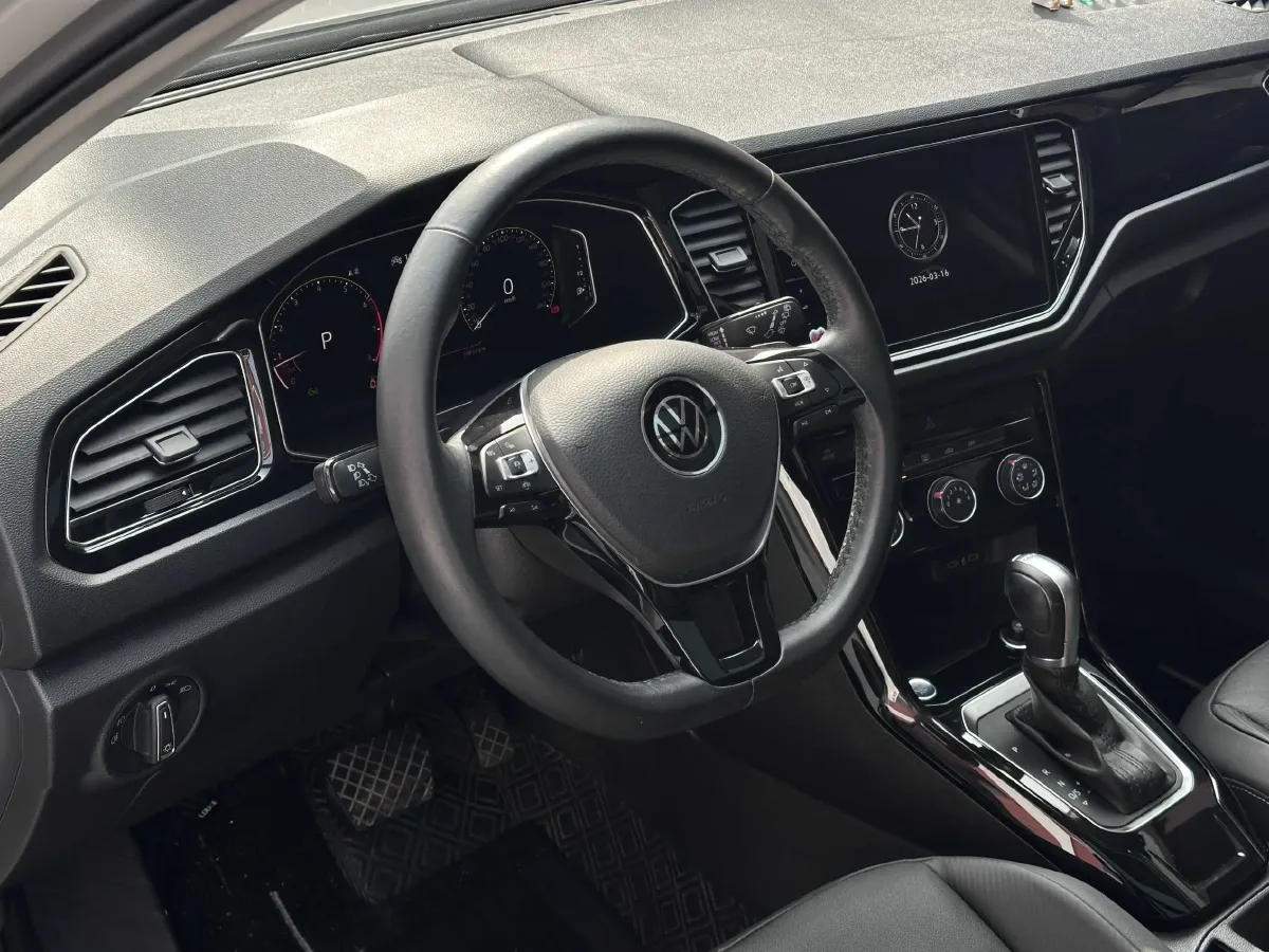 2022 Volkswagen T-Roc 1.4T 150HP L4 7DCT,autocango,china used car exporter,china ev exporter,chinese used car exporter,chinese used ev exporter