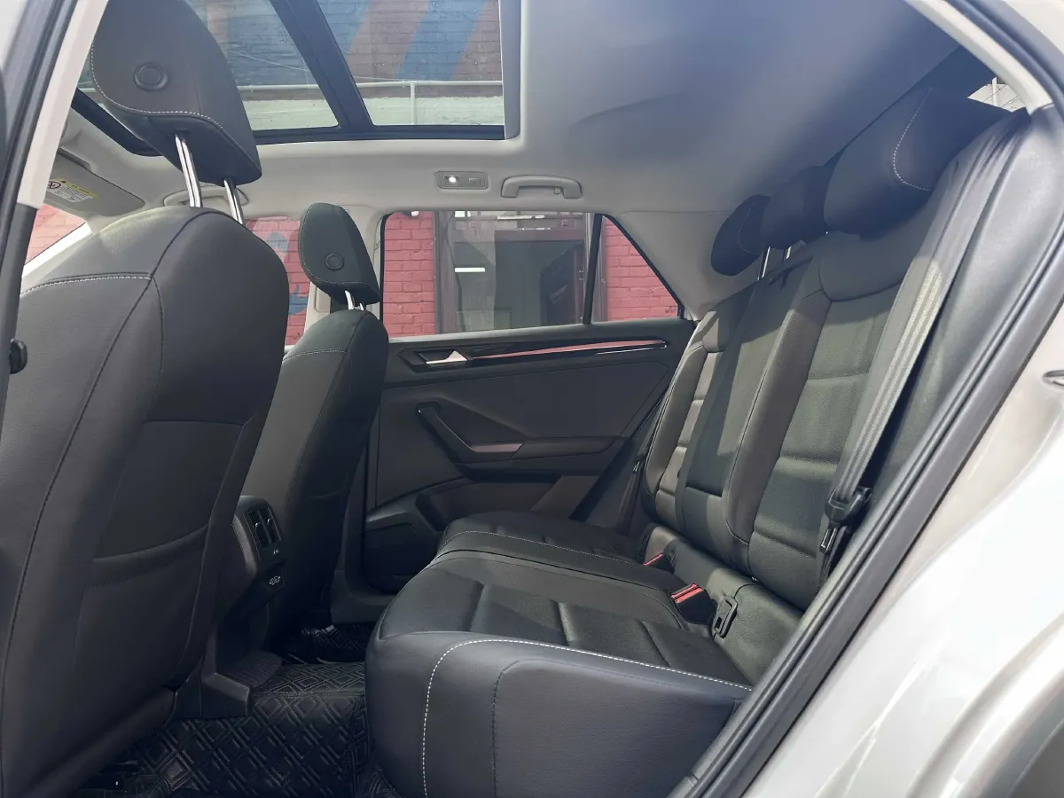 2022 Volkswagen T-Roc 1.4T 150HP L4 7DCT,autocango,china used car exporter,china ev exporter,chinese used car exporter,chinese used ev exporter