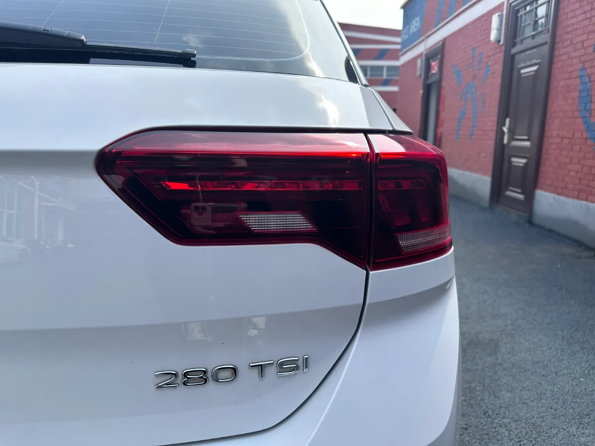 2022 Volkswagen T-Roc 1.4T 150HP L4 7DCT,autocango,china used car exporter,china ev exporter,chinese used car exporter,chinese used ev exporter