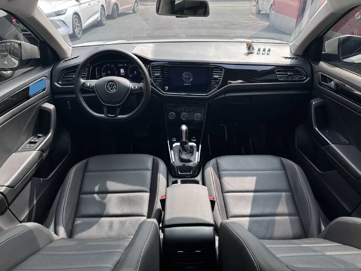 2022 Volkswagen T-Roc 1.4T 150HP L4 7DCT,autocango,china used car exporter,china ev exporter,chinese used car exporter,chinese used ev exporter