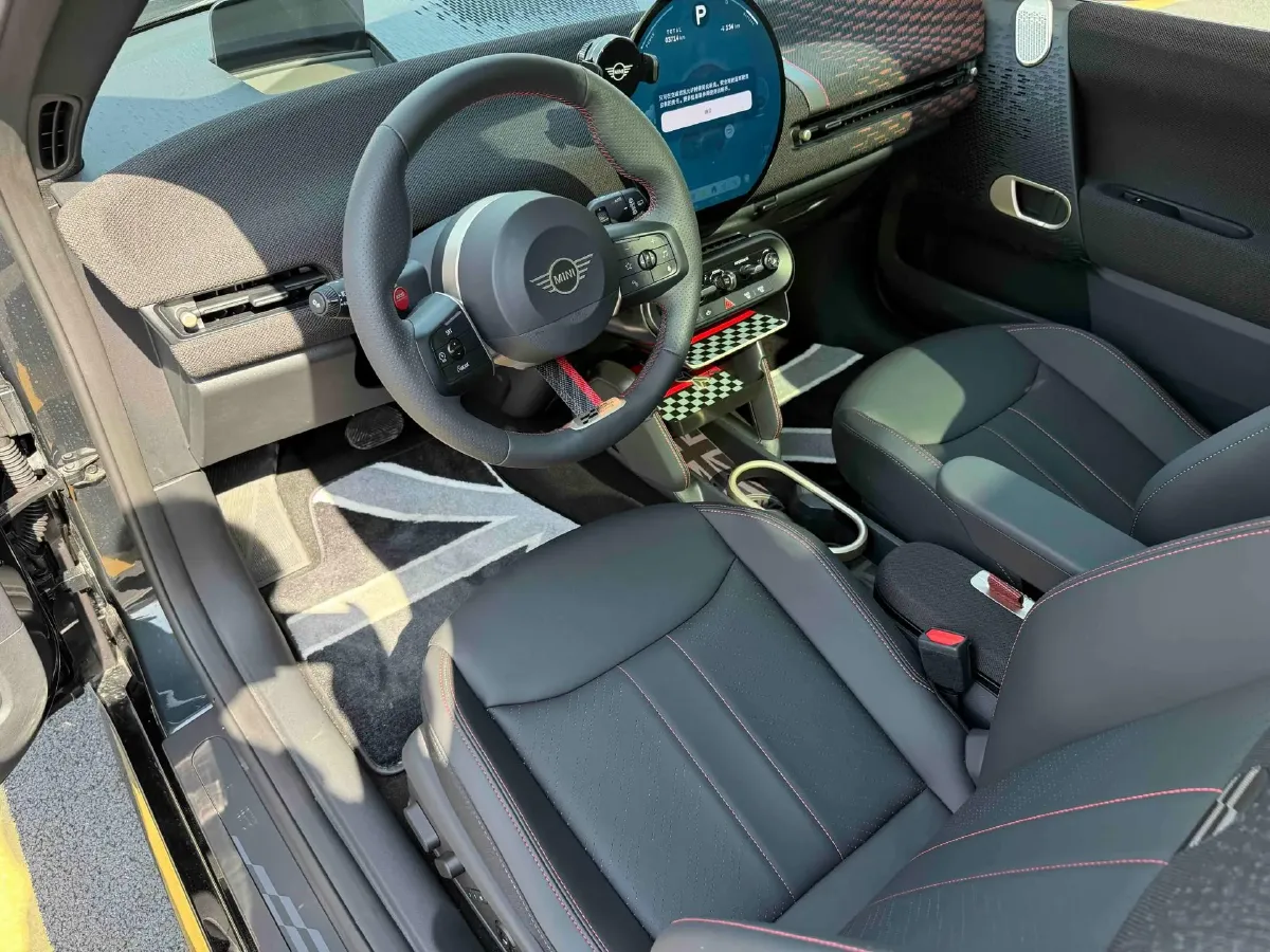 2025 MINI JCW 2.0T 231HP L4 7DCT,autocango,china used car exporter,china ev exporter,chinese used car exporter,chinese used ev exporter