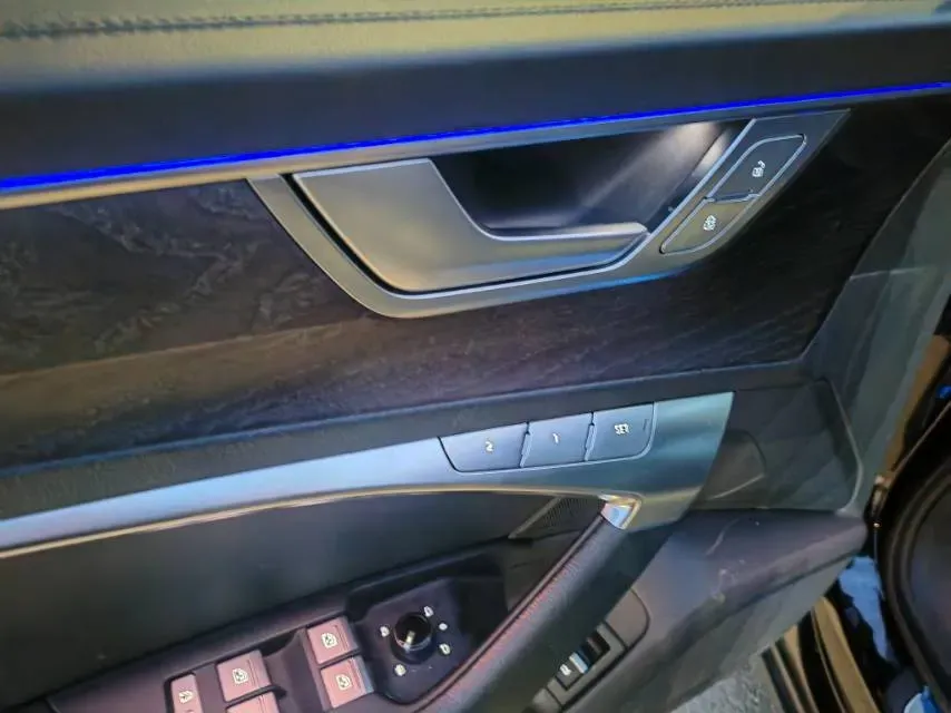 2023 Audi A6L 2.0T 245HP L4 7DCT,autocango,china used car exporter,china ev exporter,chinese used car exporter,chinese used ev exporter