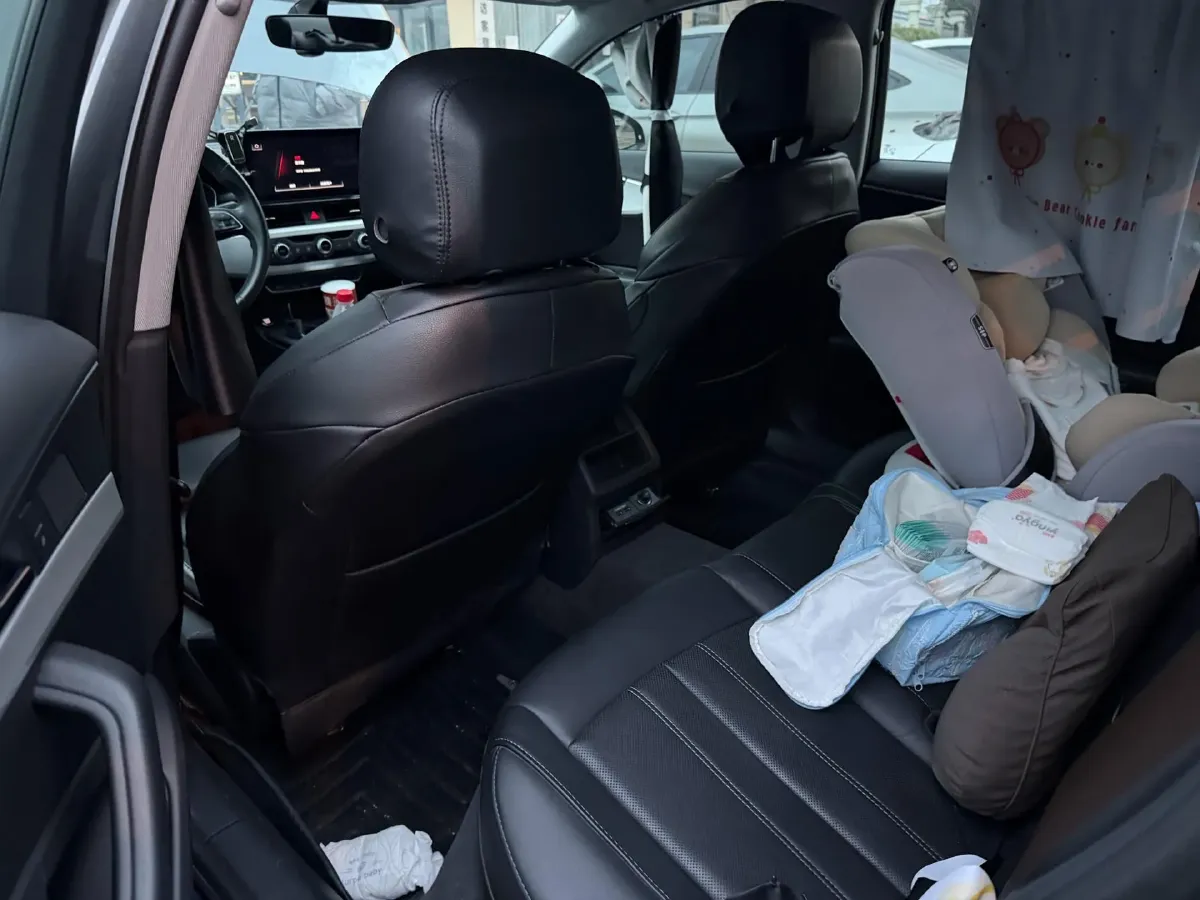 2022 Audi A4L 2.0T 190HP L4 7DCT,autocango,china used car exporter,china ev exporter,chinese used car exporter,chinese used ev exporter