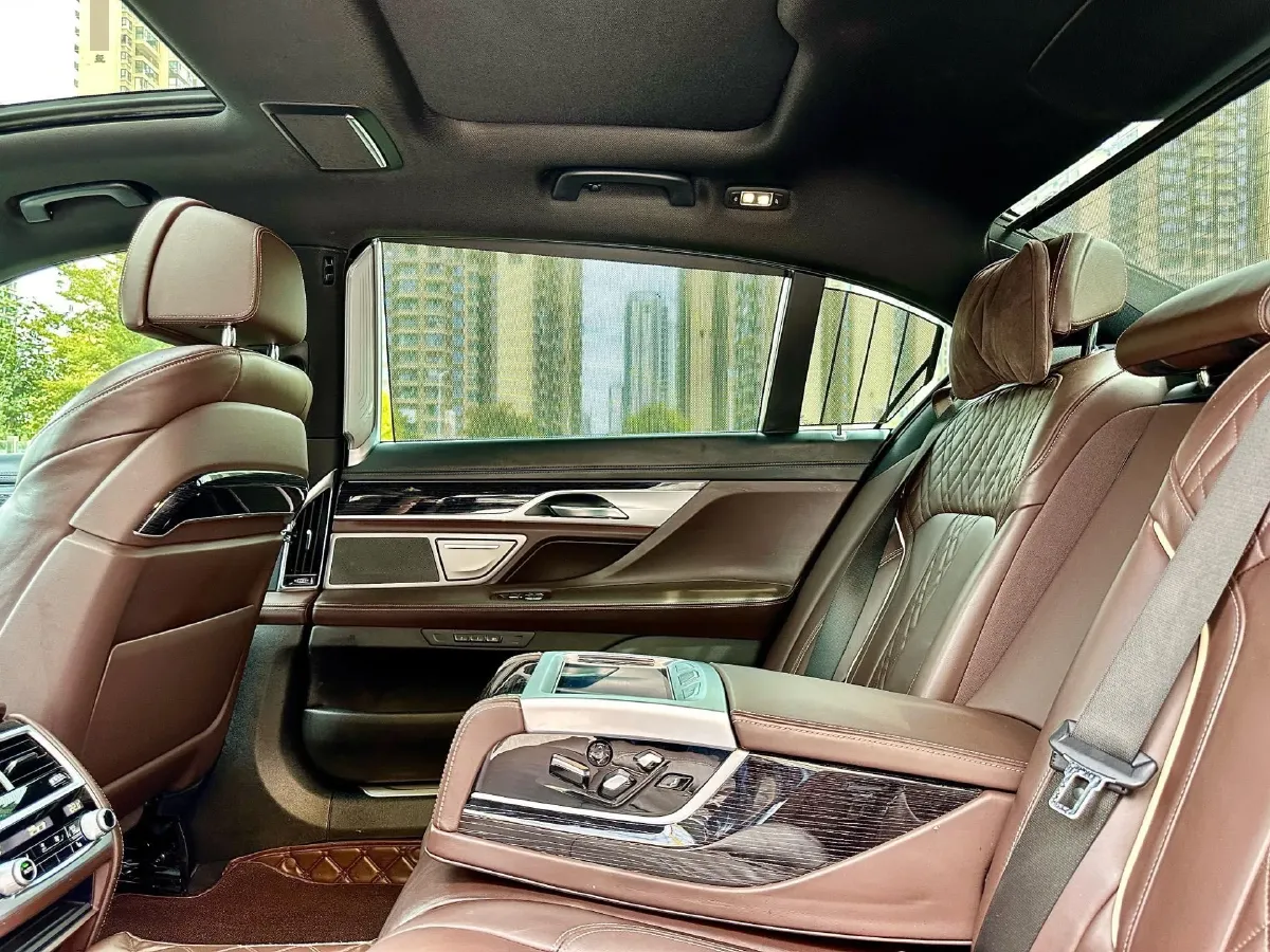 2021 BMW 7 Series 2.0T 265HP L4 8AT,autocango,china used car exporter,china ev exporter,chinese used car exporter,chinese used ev exporter