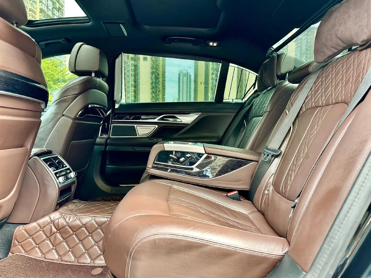 2021 BMW 7 Series 2.0T 265HP L4 8AT,autocango,china used car exporter,china ev exporter,chinese used car exporter,chinese used ev exporter