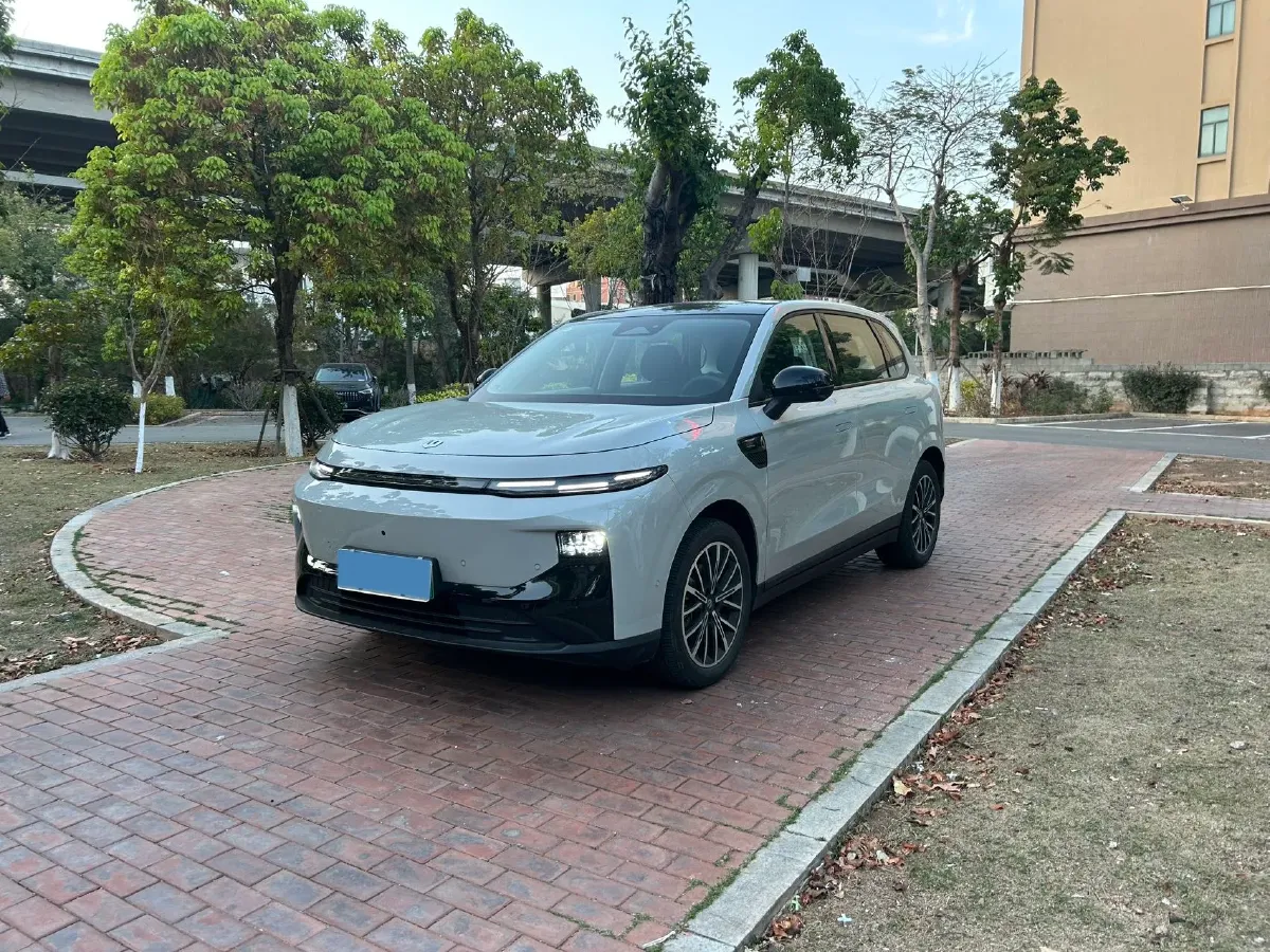 2025 Leapmotor B10 BEV 67.1KWH,autocango,china used car exporter,china ev exporter,chinese used car exporter,chinese used ev exporter