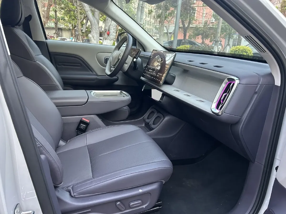 2025 Leapmotor B10 BEV 67.1KWH,autocango,china used car exporter,china ev exporter,chinese used car exporter,chinese used ev exporter