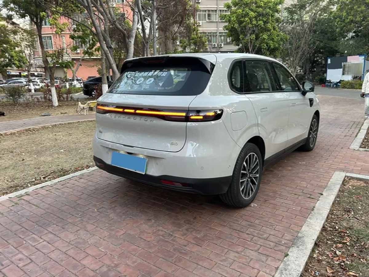 2025 Leapmotor B10 BEV 67.1KWH,autocango,china used car exporter,china ev exporter,chinese used car exporter,chinese used ev exporter