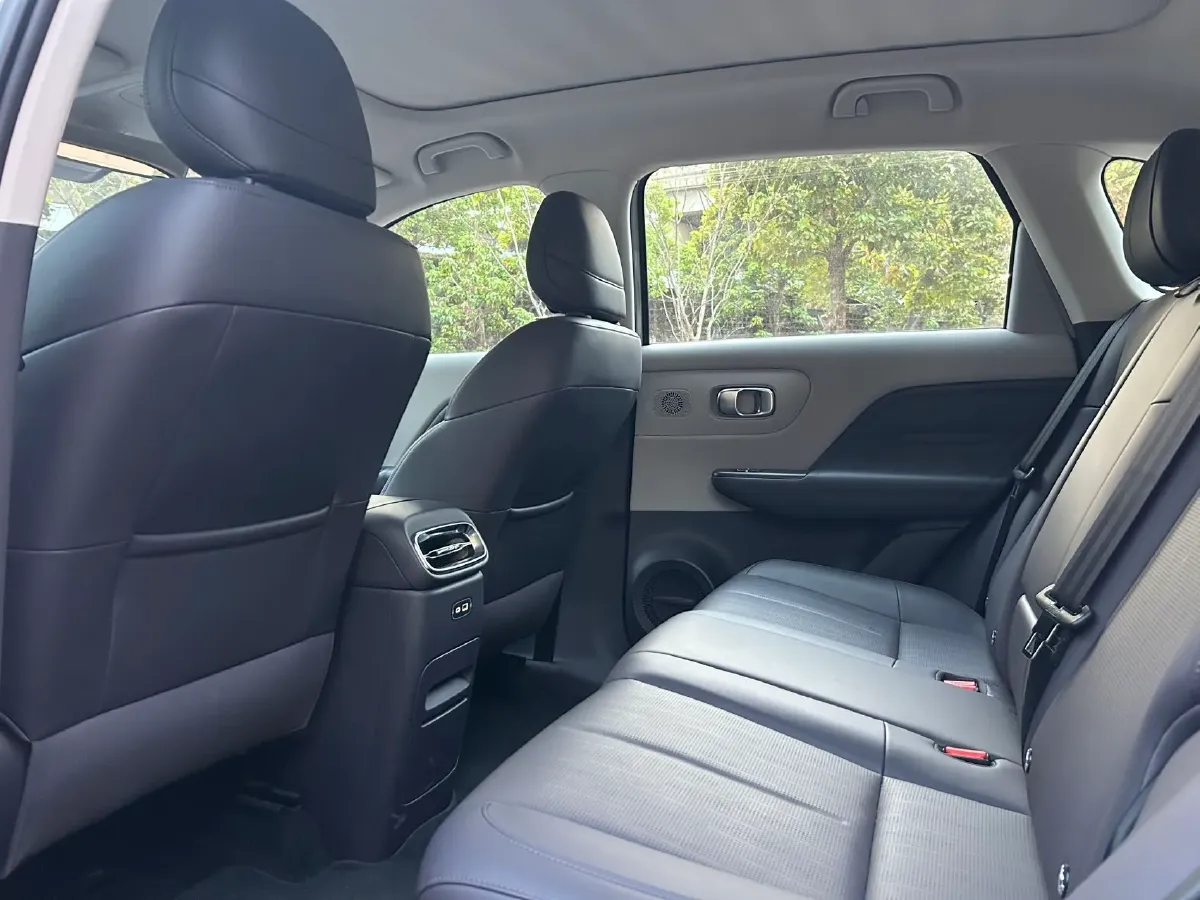 2025 Leapmotor B10 BEV 67.1KWH,autocango,china used car exporter,china ev exporter,chinese used car exporter,chinese used ev exporter