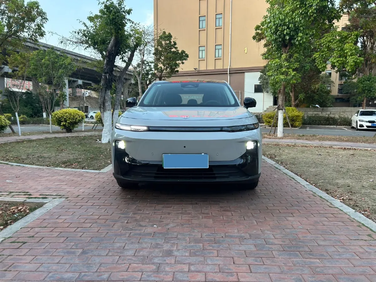 2025 Leapmotor B10 BEV 67.1KWH,autocango,china used car exporter,china ev exporter,chinese used car exporter,chinese used ev exporter