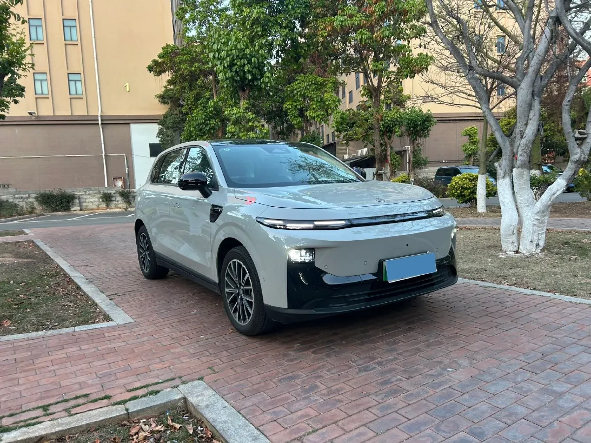 2025 Leapmotor B10 BEV 67.1KWH,autocango,china used car exporter,china ev exporter,chinese used car exporter,chinese used ev exporter