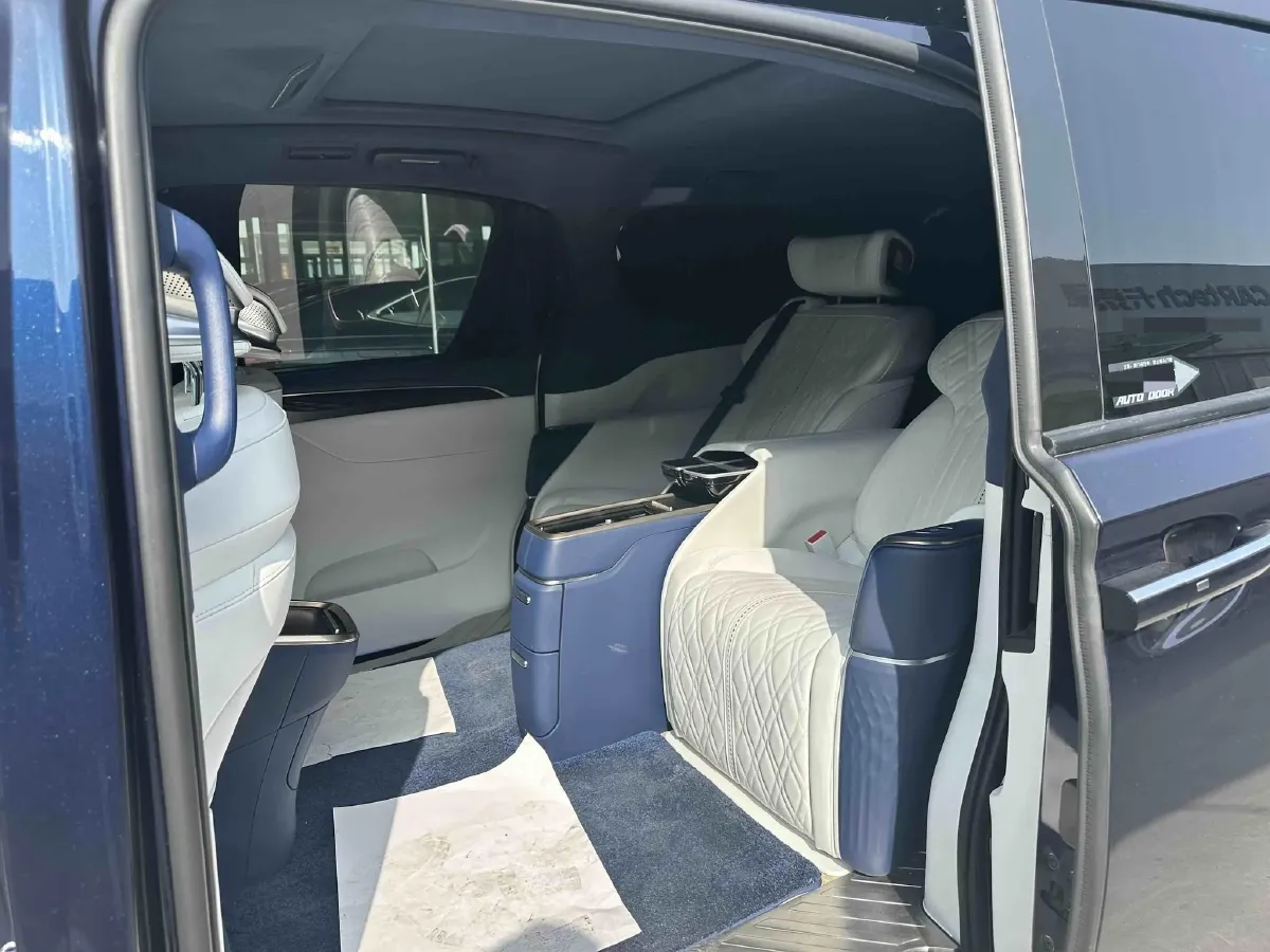 2021 Buick GL8 2.0T 237HP L4 9AT,autocango,china used car exporter,china ev exporter,chinese used car exporter,chinese used ev exporter